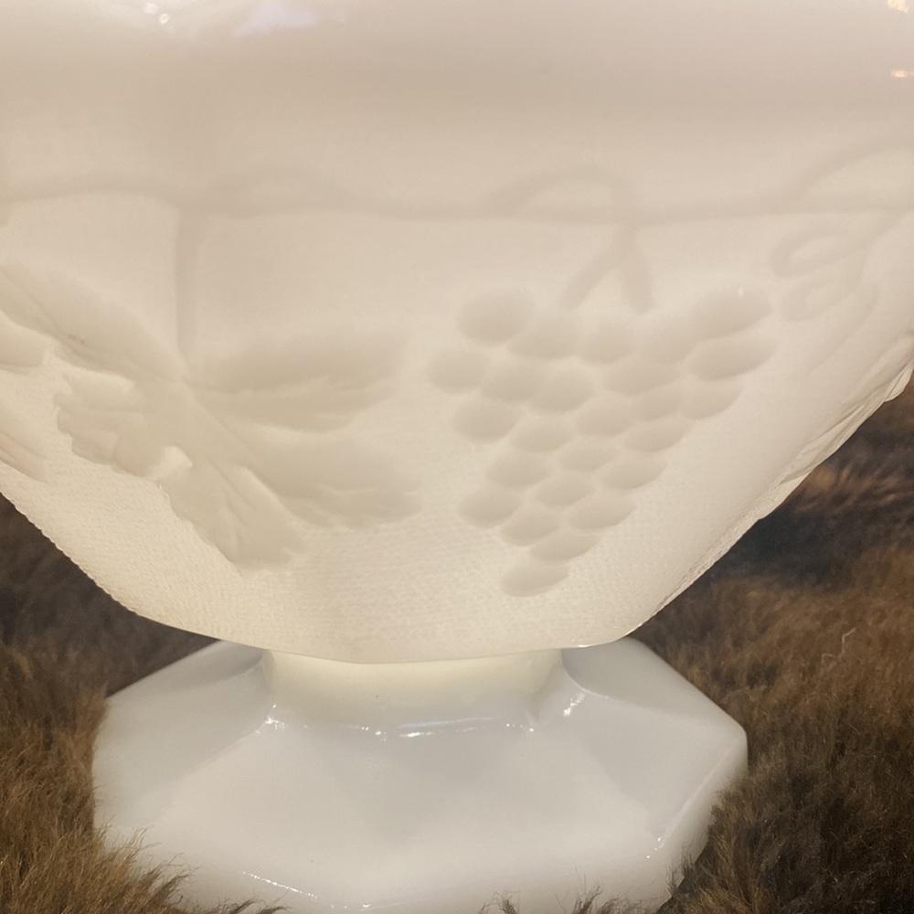 Vintage Anchor Hocking milk glas bowl PERFECT FOR YOUR SPRINGTIME HOLIDAY TABLE - Picture 2 of 5